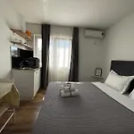 Central Studio Apartments Tiran