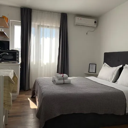 Central Studio Apartments Lägenhetshotell Tirana