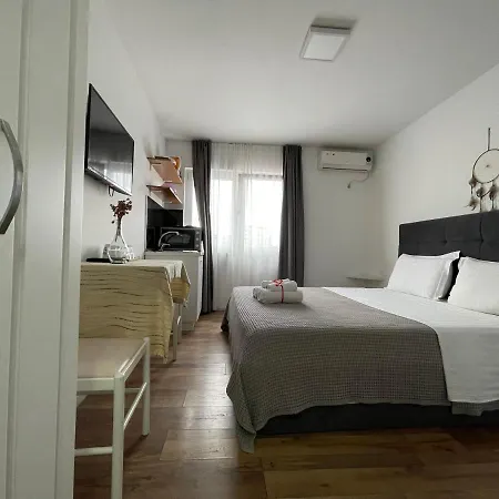 Central Studio Apartments Lägenhetshotell Tirana