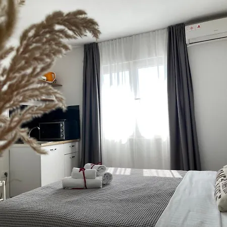 Central Studio Apartments Lägenhetshotell Tirana