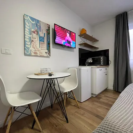 Central Studio Apartments Lägenhetshotell Tirana