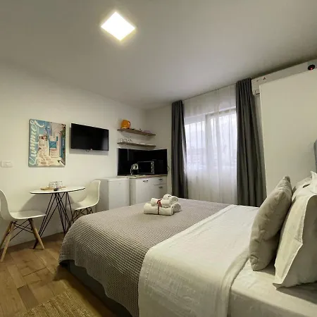 Lägenhetshotell Central Studio Apartments 3*