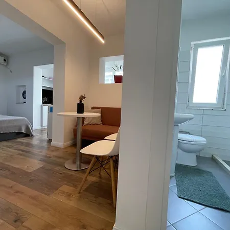 Central Studio Apartments Lägenhetshotell Tirana