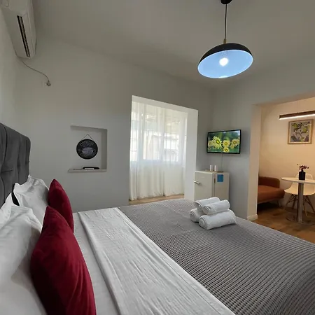 Central Studio Apartments 地拉那