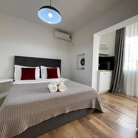 Central Studio Apartments Aparthotel