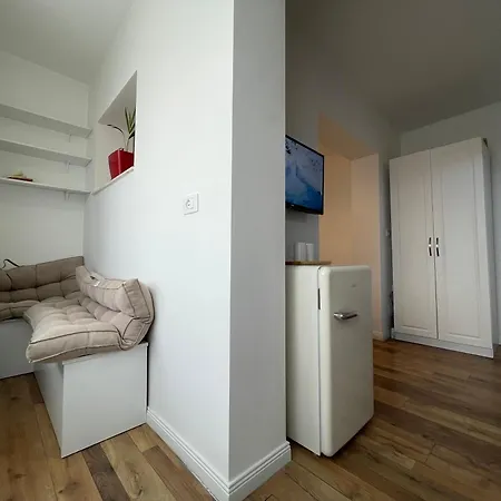 Central Studio Apartments 4*