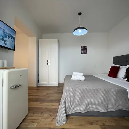 Central Studio Apartments Aparthotel