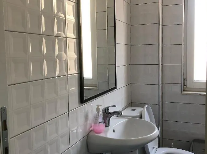 Central Studio Apartments 3* 地拉那